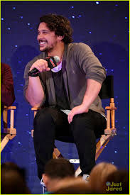 Robert morley height 3 feet 8 inches (approx) & weight 244 lbs (110.6 kg) (approx.). Eliza Taylor Bob Morley Talk The 100 Season 6 Photo 1191075 Bob Morley Eliza Taylor The 100 Pictures Just Jared Jr