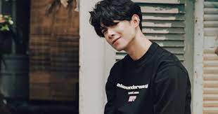 Anh is related to anh ngoc tu and hien n dearborn as well as 1 additional person. Anh Tu Atus Shares The Feeling Of A Broken Heart In Den Cuoi Cung Lai Co Don Ft Koo Vpopwire