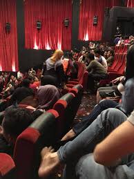 Harga pun perlu diambil kira. Video Gempar Penonton Dirasuk Hantu Annabelle Dalam Panggung