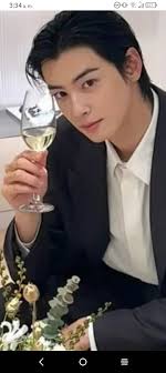 Hola en 🇨🇴 👋 y buenas tardes en 🇰🇷 Como estan Félix dice que quiere  cambiar el color de su cabello cual sera el color que se piensa aplicar