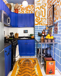 The lighter elements reflect light and the contrast adds definition and style to small kitchens, where space to display décor is at a premium. Kitchen Design Arren Williams
