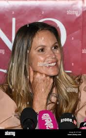 Elle macpherson hi-res stock photography and images