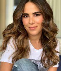 Wanessa camargo ao lado da família imagem: Wanessa Camargo E Mulher De Luciano Cortam Relacoes Revista Marie Claire Celebridades