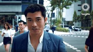 Malaysian television host, actor and model henry ewan golding was born in kuching, sarawak, malaysia, to margaret likan and clive golding. Crazy Rich Asian Star Henry Golding Struts Around Cbd In New Singlife Ad