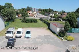 Très bel appartement d'environ 70 m² comprenant, une entrée, une cuisine, un salon, 2 chambres dont une avec grand placard mural, salle d'eau et wc. Saint Vallier Le Futur Du Centre Bourg Se Dessine Maintenant L Informateur De Bourgogne