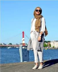 Jun 28, 2021 · jangan khawatir, model baju muslim masih tetap bisa dibuat sangat stylist dengan ketentuan yang berlaku tentunya. Mau Travelling Kamu Yang Berhijab Coba 12 Gaya Berpakaian Ini Bikin Ootd Mu Makin Kece Indonesia Traveller Guide