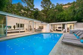 Luxury Beverly Hills Home Los Angeles Ca Modern Villa Modernhome Modern Pool House Luxurylifest Beverly Hills Houses Los Angeles Homes Vacation Home