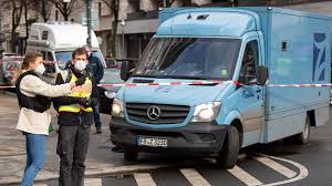 Die deutsche bank dünnt ihr filialnetz kräftig aus. Festnahme Nach Raububerfall Auf Geldtransporter Am Berliner Kurfurstendamm