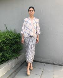 Premium como crepe•zip di bahagian belakang•kain tidak jarang•ada pocket•wuhduk friendly•minimal iron•9 warna yang menarik•boleh mix and match. 110 Sewing Baju Kurung Baju Kedah Ideas Batik Fashion Blouse Batik Baju Kurung