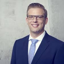Airbus se said its core banks have stepped in to provide vital financing to suppliers following the collapse of greensill capital. Benedikt Sendbuhler Leiter Organisation Bankbetrieb Airbus Bank Gmbh Ehemals Salzburg Munchen Bank Ag Xing