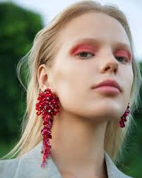 優雅與怪誕並具的肢體妝點：烏克蘭珠寶品牌ACCENTUATE