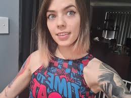 Im live if anyone wants to come say hi. Ill follow anyone back. Playing  dmz, and no im not good lol