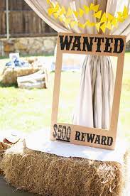 Cowboy hats, bandanas, favor mustaches, and faux leather chaps are all here, priced to agree with a ranch cowboy's budget. é‡'å·žå¨±ä¹ Cowboy Theme Party Indian Birthday Parties Cowboy Birthday Party