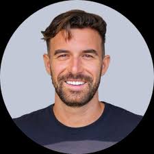 For the first time in my life, I'm hiring a... CEO No more suspense: we are  looking for someone to lead "Tweet Hunter"