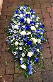 1280 x 804 jpeg 348 кб. Classic White And Blue Casket Spray Mags Petite Fleur Hanwell London