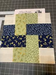 This bouquet is a mixture of roses, tulips, and carnations. Floral Bouquets Over And Under Ribbon Variation Quilts Easy Quilt Patterns Easy Quilts