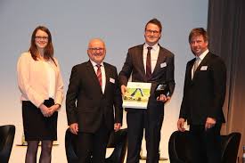 Dr.-Ing. Dipl.-Wirt.-Ing. Daniel Trauth receives Manfred-Hirschvogel-Prize 