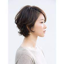 ダウンスタイルと相性のよいさりげないs字カール前髪で今どきな大人の流しバング 美髪 ヘアスタイル ショートヘア