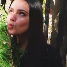 Mis propias emociones parecen extrañas, como las de una anciana que ya no  entiende nada, pero todo conoce