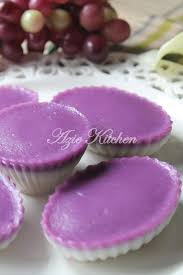 Kebanyakkan resepi kuih talam yang lain menggunakan tepung beras. Kuih Talam Keladi Azie Kitchen