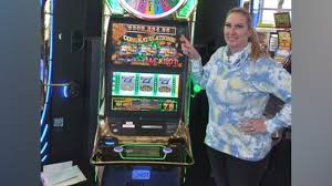 Sometimes these symbols just need to be on the reels at the same time to trigger wins. Woman Wins Over 302k Playing Slot Machine At Las Vegas Airport Wreg Com