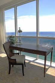 12 Exemples Pour Un Bureau A La Maison Avec Vue Sur L Ocean Decorations Pour La Maison In 2020 Uitzicht Op De Oceaan Thuiskantoor Tropische Huizen