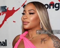 Devon Waller's Instagram, Twitter & Facebook