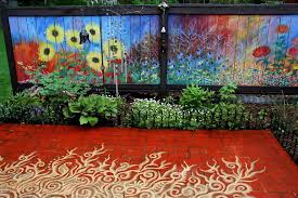 The humble garden fence, our gardens have them but we neglect them.yes we may paint or stain them but do we decorate? I Revived Our Old Garden Fence By Painting Vivid Flowers On It Bored Panda