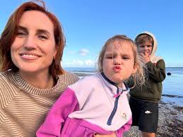 Sunny Saturday afternoons with Amaya, Marlow, our dear friend Jesse Peach  @jessepeach and the hydrangea of my dreams.