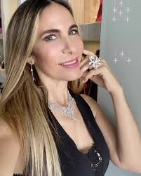 Cuando te des cuenta de que estás procrastinando preguntarte: ¿ Dé qué  estoy intentando huir?...Te ha sucedido que te pones una meta, por ejemplo,  y empiezas con mucho entusiasmo, pero te encuentras ...