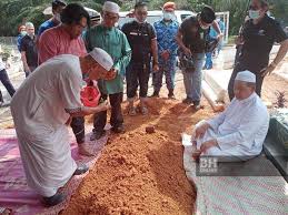 Sila layari www.astroawani.com untuk berita selanjutnya. Jenazah Bapa Mb Negeri Sembilan Dikebumikan