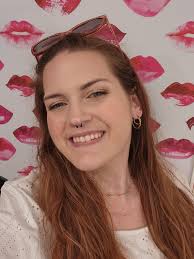 I am looking for art classes for myself and I am struggling to find  anything. Can anyone recommend where to look? Thanks