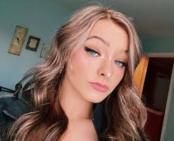 Light brown hair is trending. Zoe Laverne 14 Facts About The Tiktok Star You Should Know Popbuzz