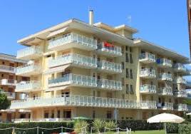 Affitti l'agenzia immobiliare stella offre una vasta gamma di appartamenti e case vacanza in affitto nella più lunga spiaggia dell'alto adriatico. Affitto Appartamenti E Case Vacanza A Jesolo Agenzia Lampo