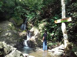 Obyek wisata curug cigentis sendiri menyajikan keindahan yang luar biasa dengan ketinggiannya mencapai kurang lebih 25 meter. 7 Tempat Wisata Curug Di Karawang Jawa Barat Yang Terindah