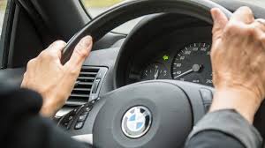 Nicht Nur Auf Blinker Der Anderen Verlassen In 2020 Strassenverkehr Nach Hause Fahren Erste Autos