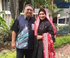 Pengenalan peserta dipersembahkan oleh juara, naib juara dan tempat ketiga gegar vaganza musim kedua, siti nordiana Nora Terkilan Suami Tak Sokong Sertai Gegar Vaganza