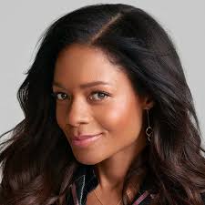 Download Elegant Naomie Harris At A Red Carpet Event Wallpaper