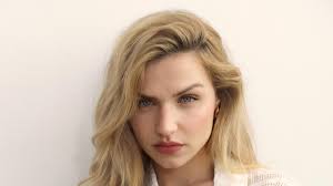 Mirela Balić, una voz valiente: “Ser actriz es una profesión precaria,  muchos abusos se callan por no perder el trabajo”