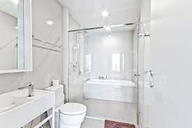 Berikut ini beberapa gambar kamar mandi yang bisa jadi inspirasi kamu dalam mendesain. Sulap Kamar Mandi Kecil Milikmu Bak Hotel Bintang Lima Dengan 5 Cara Ini Rumah123 Com