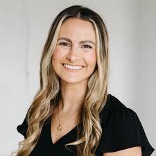 Karen Sledge's Instagram, Twitter & Facebook