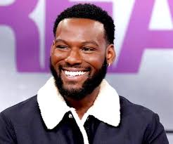 Siriboe may not be married yet, but he has a girlfriend. Kofi Siriboe Biography Facts Childhood Family Life Achievements