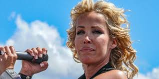 Ophélie Winter : 5 infos à connaître sur la chanteuse