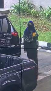 Sejumlah polisi bersenjata lengkap bersiaga. Fmbdmi7ofgua8m