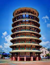 Keunikan menara ini ialah ia menyerupai menara pisa, itali. Uniknya Menara Condong Teluk Intan Independent