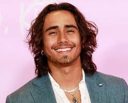 Ethan Michael's Instagram, Twitter & Facebook