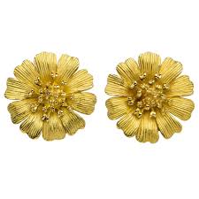Tiffany Co Textured Gold Flower Earrings 1stdibs Com Antique Gold Jewelry Indian Gold Flowers Gold Jewellery Design Necklaces