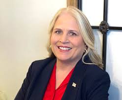 Pam Howlett's Instagram, Twitter & Facebook