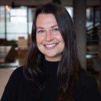 Lauri Howe's Instagram, Twitter & Facebook