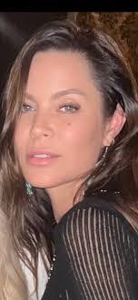 Anna Florence's Instagram, Twitter & Facebook